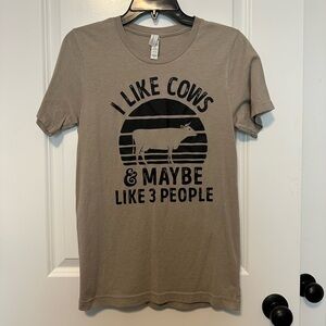 Tan Cow Graphic T-Shirt Women’s Small